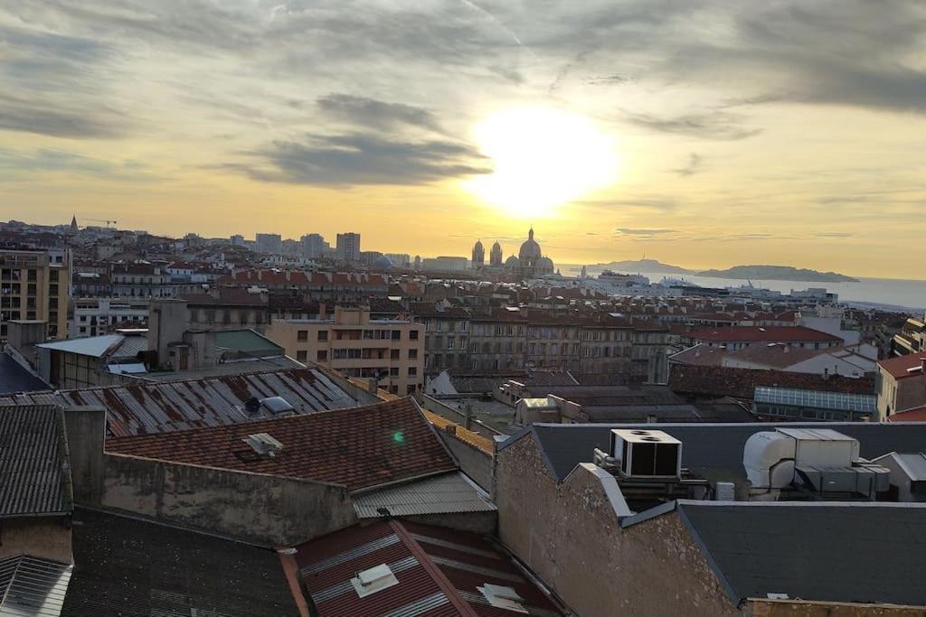 Vue Mer Et Et Notre Dame Centre Ville Avec Balcon Et Parking Marsella Exterior foto